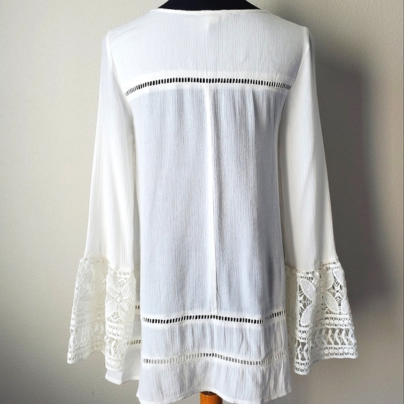 Sun & Shadow Bell Sleeve Tunic Top - Picture 2 of 6